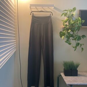 Lululemon wide leg with elastic both side of the waistline